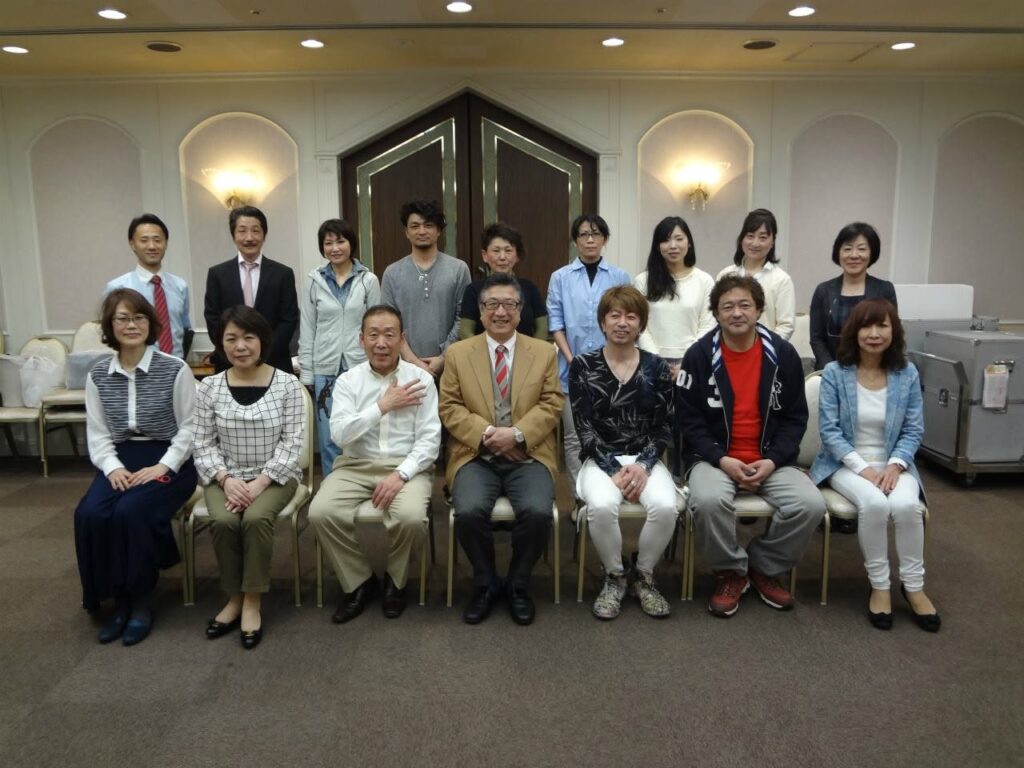 大阪で開催した特許増毛協会の増毛エクステ技術講習。全国から理容師・美容師が参加した講習会の集合写真。
